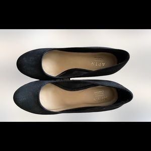 Apt. 9 wedge black velvet shoes, size 6M, beautiful condition, Defined Comfort